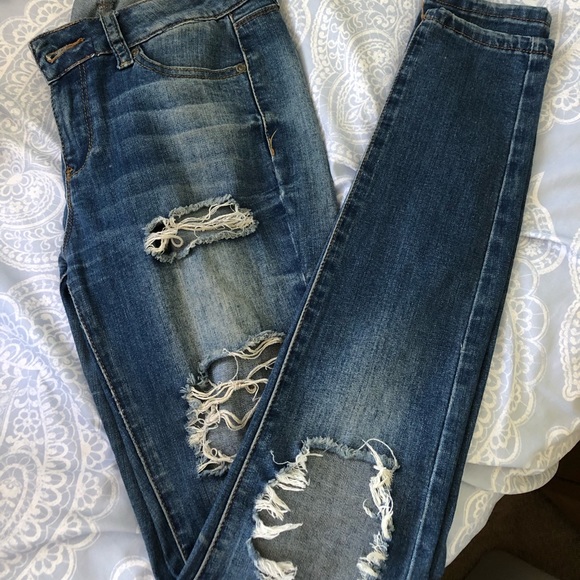 🦋SUPER SKINNY RIPPED JEANS🦋 - Picture 2 of 3